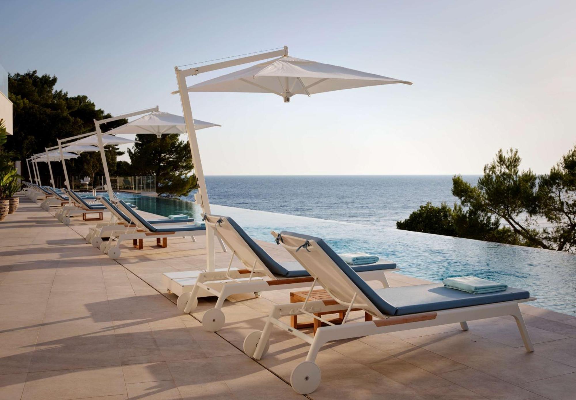 Grand Hotel Brioni Pula, A Radisson Collection Hotel ภายนอก รูปภาพ The hotel's infinity pool